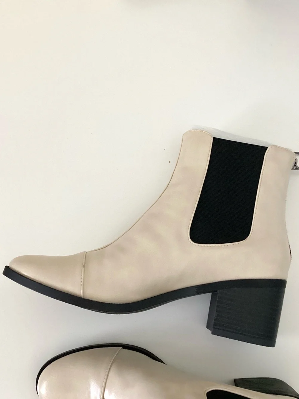 \Journee Collection\ NIB Nigella Chelsea Boot